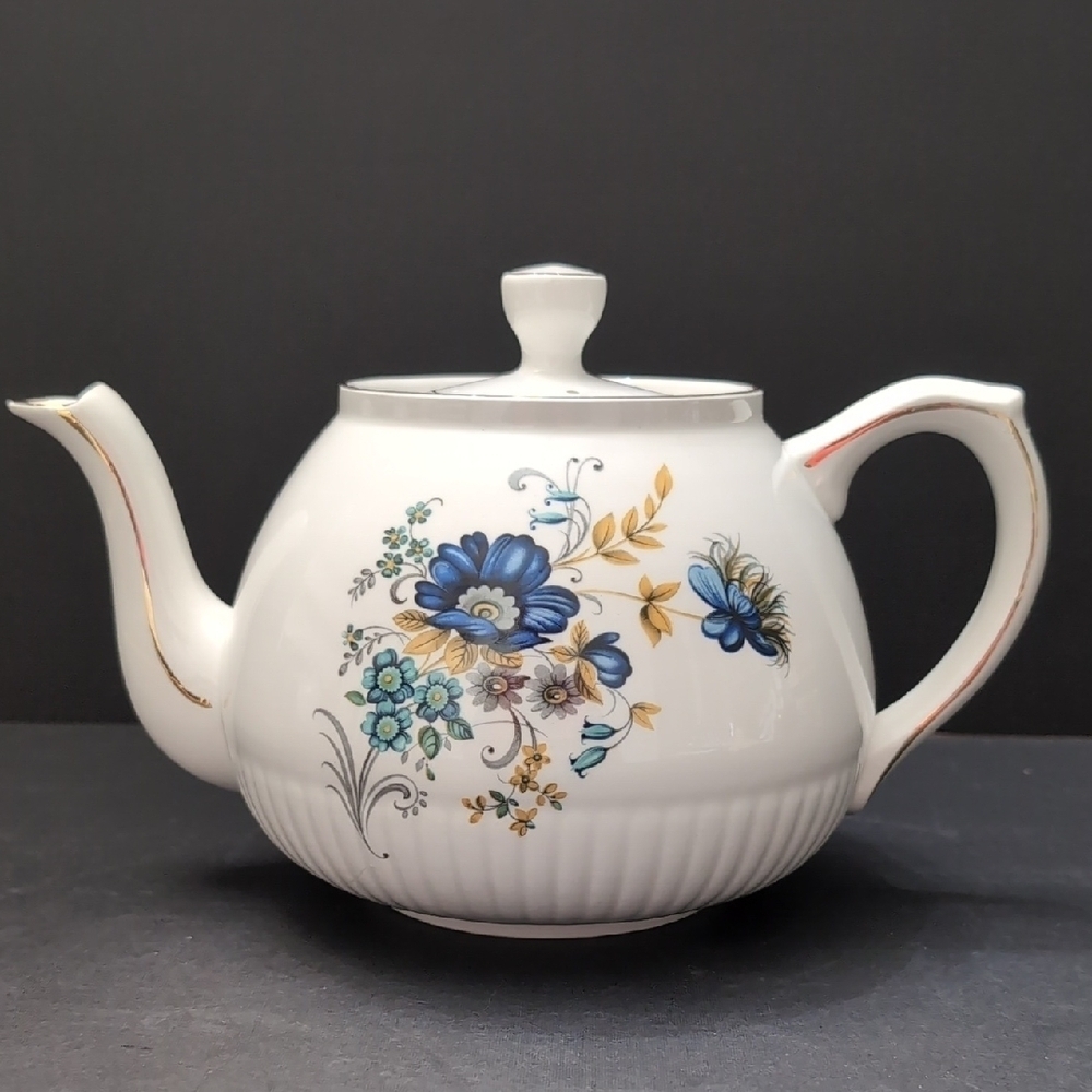 VTG,Ellegreve Wood & Sons of England Blue Floral Ironstone Teapot.